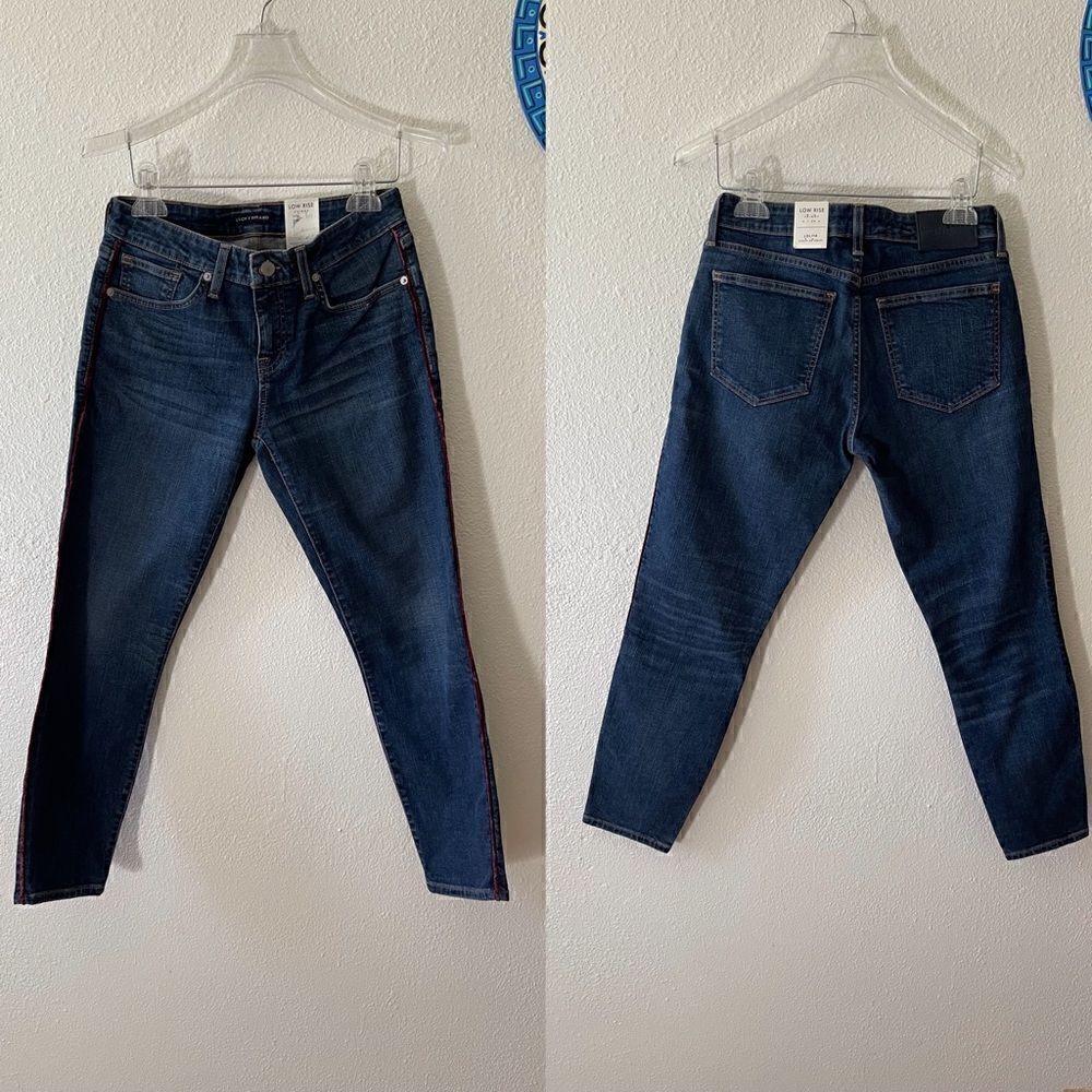 New lucky brand skinny jeans velvet sides in size 6